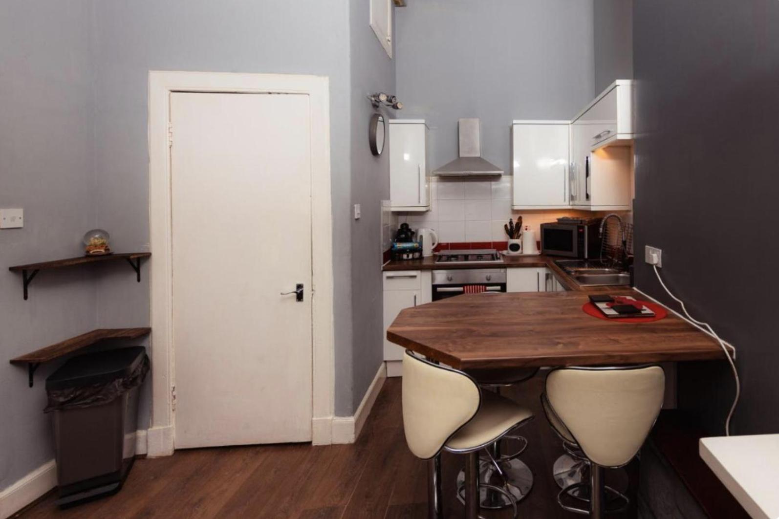 Warm Apartment By Holyrood Palace! エディンバラ エクステリア 写真